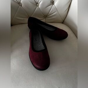 Clarks Women's Slip-On Flats in Burgundy
